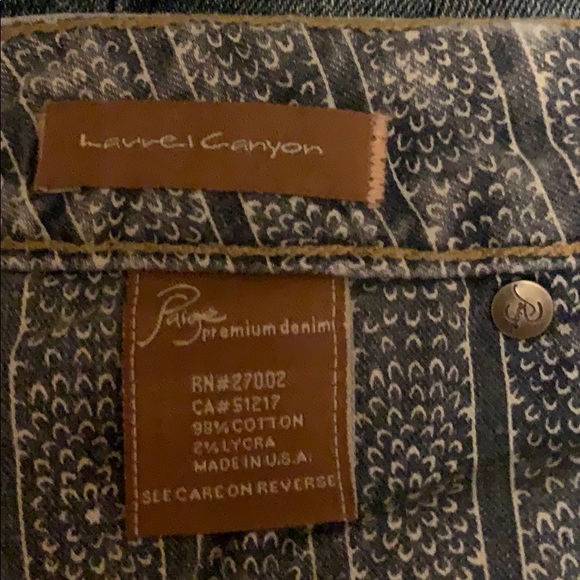 Great Pair of “Paige” premium denim jeans!! - Picture 4 of 4